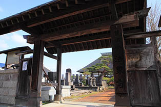 Templet där Takeko Nakano ligger begraven