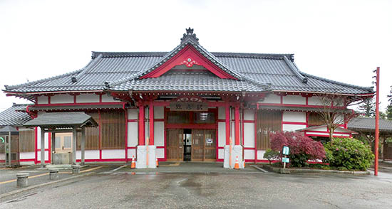 gammalt järnvägsstationshus